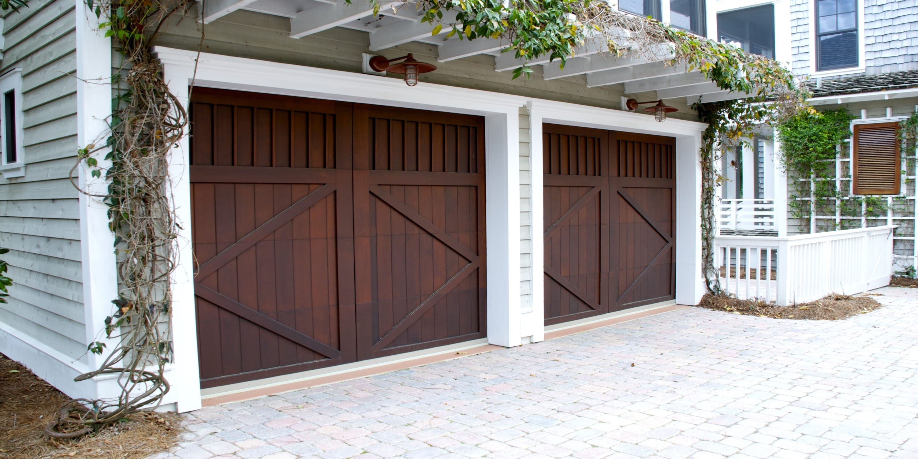 dubbele garage met schuifdeuren